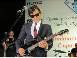 Türk-rus Kültür Merkezi’nin Organize Ettiği Programında 'Ayna' Coşturdu