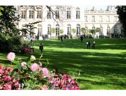 Elysee Sarayı, Kapılarını Halka Açtı