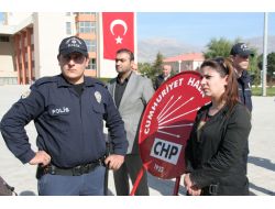 Çelenk Gerginliği Yaşandı