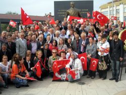 Chp Sakarya İl Teşkilatı, Atatürk Anıtı'na Çelenk Bıraktı