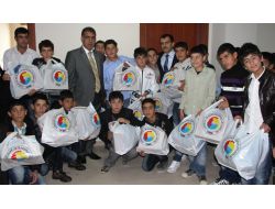 Fakir Öğrencilere Kaban Ve Bot Yardımı