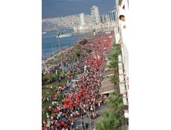 İzmir'de Alternatif Cumhuriyet Bayramı Kutlaması Düzenlendi