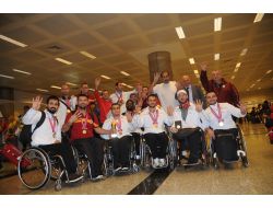 Dünya Şampiyonu Aslanlar Yurda Döndü