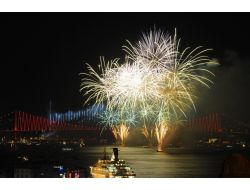 Boğaziçi Köprüsü'nde Işıklı Gösteri