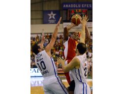 Efes Pilsen: 73 - Galatasaray Medical Park: 83
