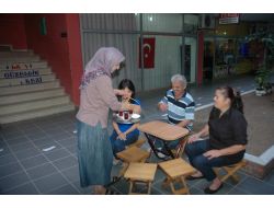 3 Çocuk Annesi Bayan, Çocuklarını Okutabilmek İçin Çaycılık Yapıyor