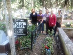 Ziyarete Gittikleri Annelerinin Mezarında Başkasını Buldular