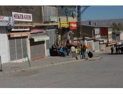 Başkale’de Bazı Kepenkler Kapalı