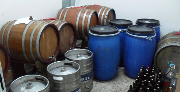 Lüks villaya kaçak içki baskını