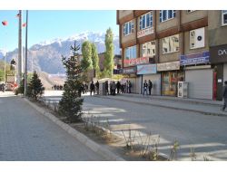 Hakkari’de Baskıyla Kepenk Kapattırdılar