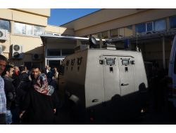 Hastaneye Taş Attıkları Polisler Götürdü