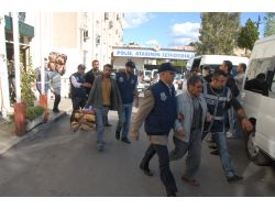 Açlık Grevine Destek İçin Polis Taşlayan 13 Kişi Gözaltına Alındı