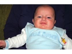 Bebekleri Ağız Ve Çevresinden Öpmek Ateşli Hastalıklara Davetiye Çıkarıyor