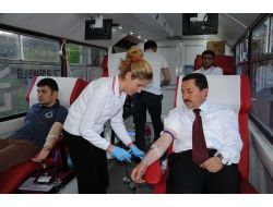 Vali Balkanlıoğlu, Kan Bağışında Bulundu