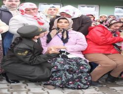 Şehit Anası Lastik Ayakkabı İle Oğlunu Uğurladı