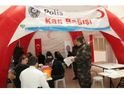Polisler Kan Bağışında Bulundu
