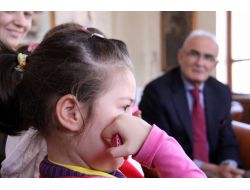 Belediye Başkanı Yılmaz'ın Küçük Büşra'yı İkna Çabası