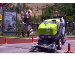 Keçiören, Küçük Araçlarla Köşe Bucak Temizleniyor