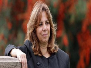 Kulağında telefon var!