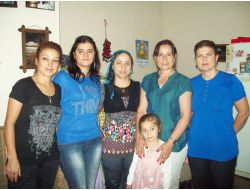 Chp'li Kadınlardan İhtiyaç Sahibi Aileye Giyecek Yardımı