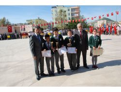 Satranç Birincilerine Ödülleri Verildi