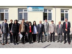 Validen, Terörist Saldırıya Uğrayan Okulun Öğretmenlerine Başarı Belgesi