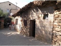 Evi Olmadığı İçin Sağlık Ocağına Taşınan Şehit Ailesi İçin Kampanya Başlatıldı