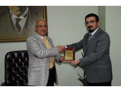 Kızılay'dan Belediye Başkanı Kocamaz'a Teşekkür Plaketi