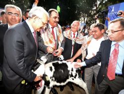 İzmir'de Küçük Çocuklara Süt Dağıtım Projesinin Protokolü İmzalandı