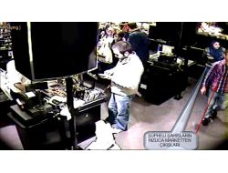 Alışveriş Merkezlerinden Hırsızlık Güvenlik Kamerasında