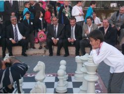 Öğrenciler, Bahçe Satrancı Turnuvası'nda Ter Döktü