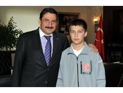 Şampiyon Sporcudan Başkan Ak'a Ziyaret