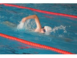 Minik Yüzücülerin Yarışı Renkli Görüntüler Oluşturdu