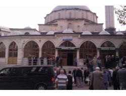 Cinnet Getiren Babanın Öldürdüğü 6 Kişi Toprağa Verildi