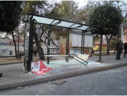 Eylemciler Duraklara Zarar Verdi