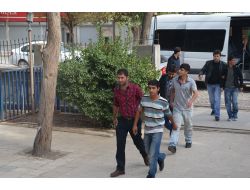 Suruç'ta Okul Ve Ptt Binasına Molotof Atan 5 Kişi Tutuklandı