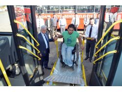 Adana'da Belediye Otobüslerine Binmek İçin 'Engel' Kalmadı