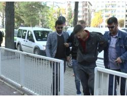 Hırsızları Plakaya Sürülen Çamur Da Kurtaramadı