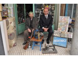 '70 Yıllık Tarihi Eşyalarını Sanat Evine Bağışladı'
