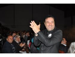 Dursunbey'de Ayhan Aşan Konserine Yoğun İlgi