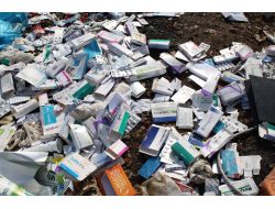 Eski Çöplük Alanda Çok Sayıda Tanıtım Amaçlı İlaç Kutusu Bulundu