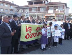 Öğretmenler, Meslektaşlarına Şiddeti Protesto Etti