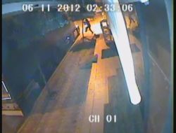 Kaldırımdaki Fidanı Kıran Şahıs Güvenlik Kamerasına Yakalandı