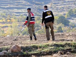 Afyon'da Araziden 12 Bin El Bombası Toplandı