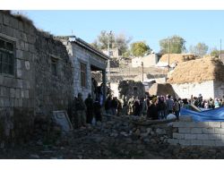 Iğdır'da Bunalıma Giren Baba, Eşini Ve Çocuğunu Öldürdükten Sonra İntihar Etti