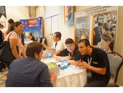 Adana'da Öğrenciler Yurt Dışı Üniversite Eğitimi Konusunda Bilgi Aldı