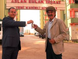 Sanatçı Yılmaz Köksal Film Çektiği Kadirli'den Ev Aldı