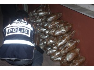 Odunların altından 108 kilo esrar çıktı