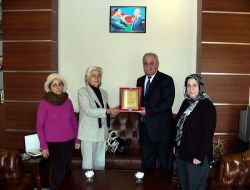 Türk Anneler Derneği'nden Azerbaycan'ın Kars Başkonsolosu Sultanoğlu'na Teşekkür Plaketi