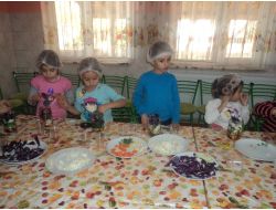 Minik Eller Turşu Yapmayı Öğrendi